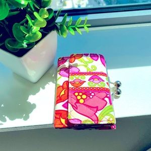 Pretty Vera Bradley Wallet! (Like New)
